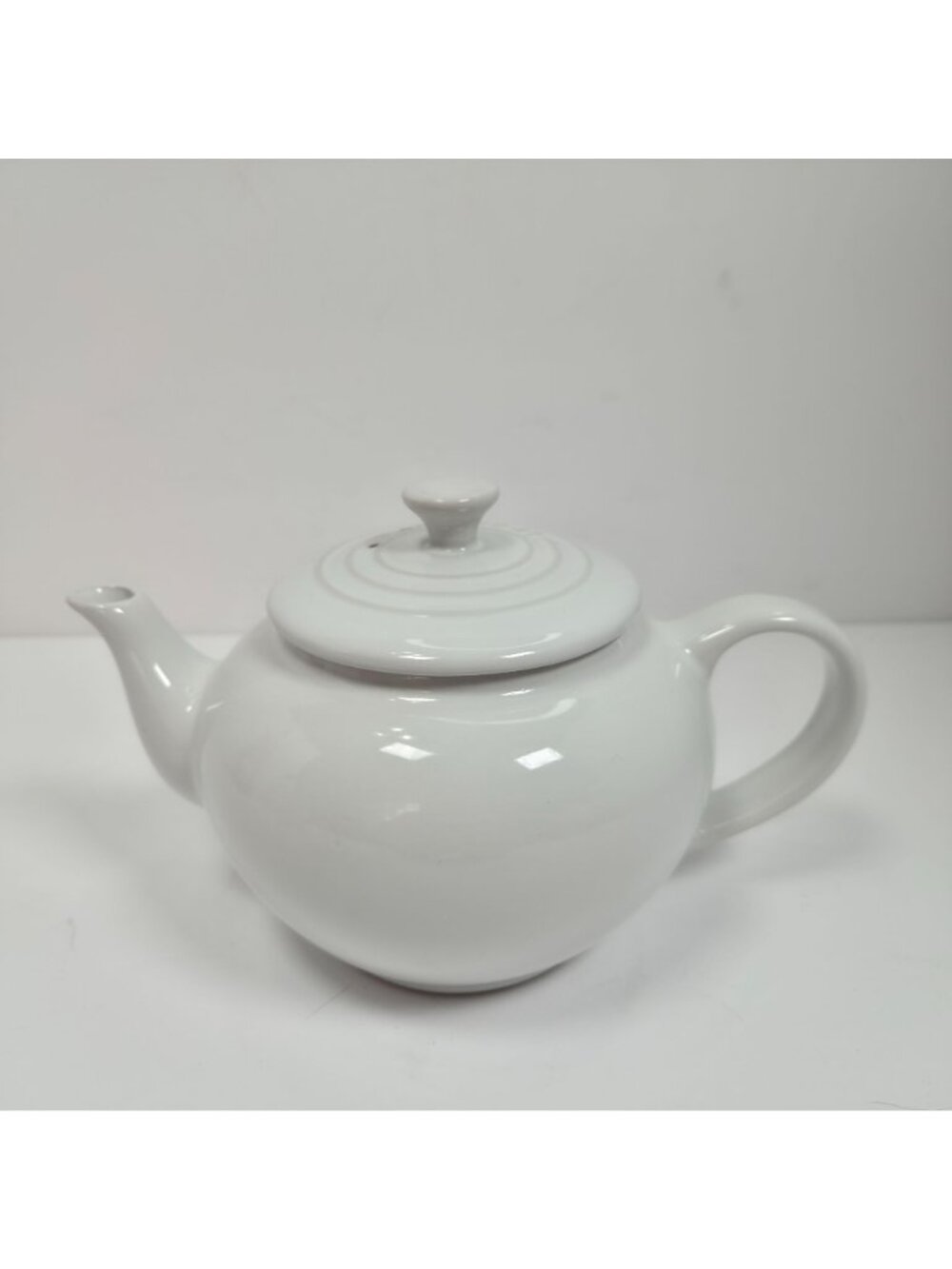 Le Creuset White Ceramic Teapot With Infuser Sturdy Handle & Lid - Picture 4 of 11
